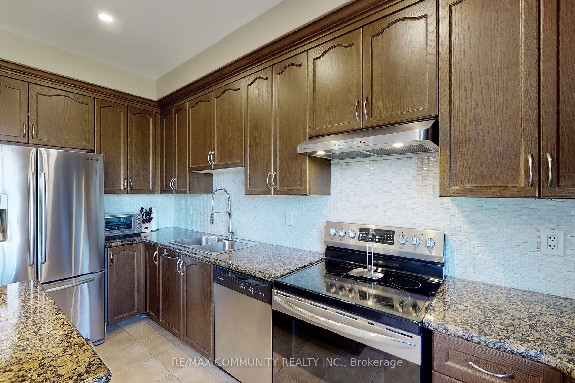 50 Cedar Lake Cres, #50