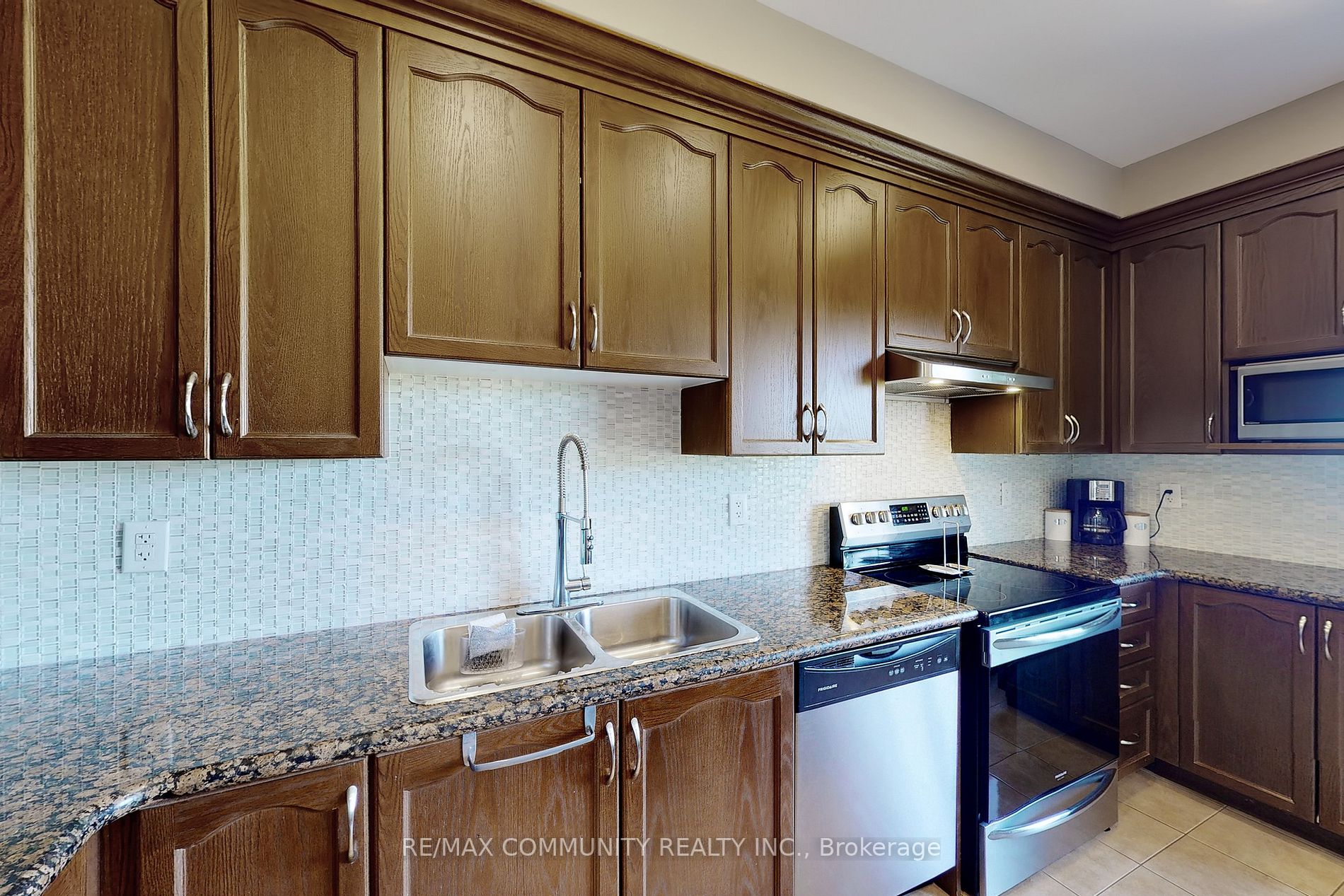 50 Cedar Lake Cres, #50