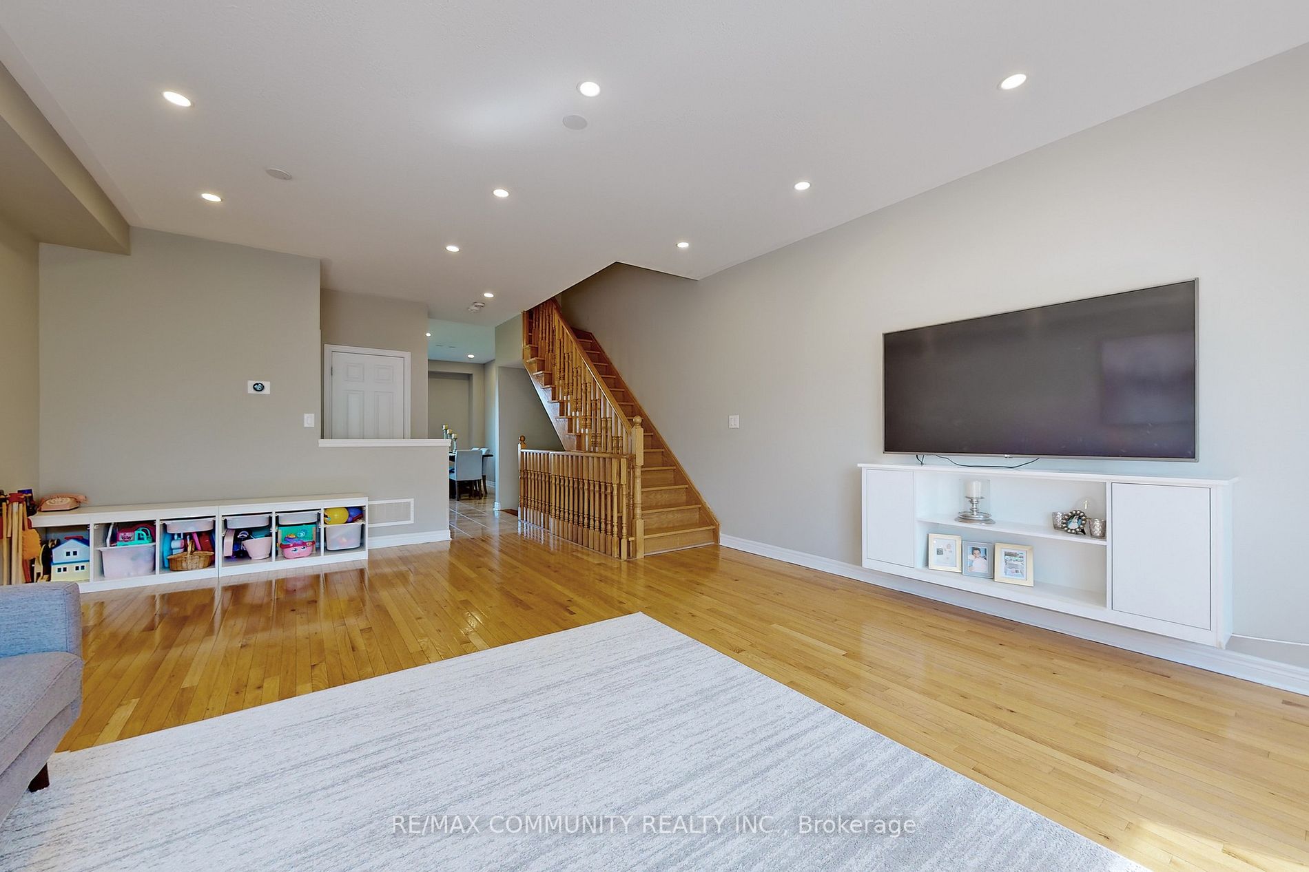 50 Cedar Lake Cres, #50