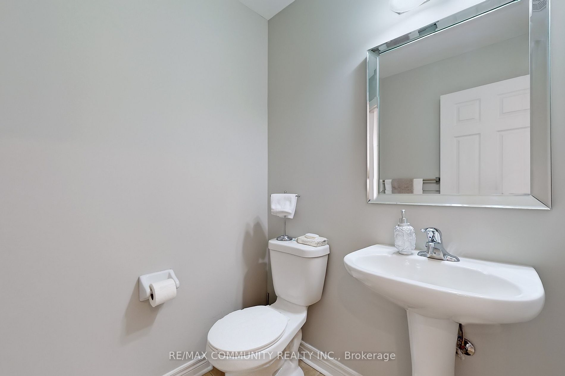 50 Cedar Lake Cres, #50