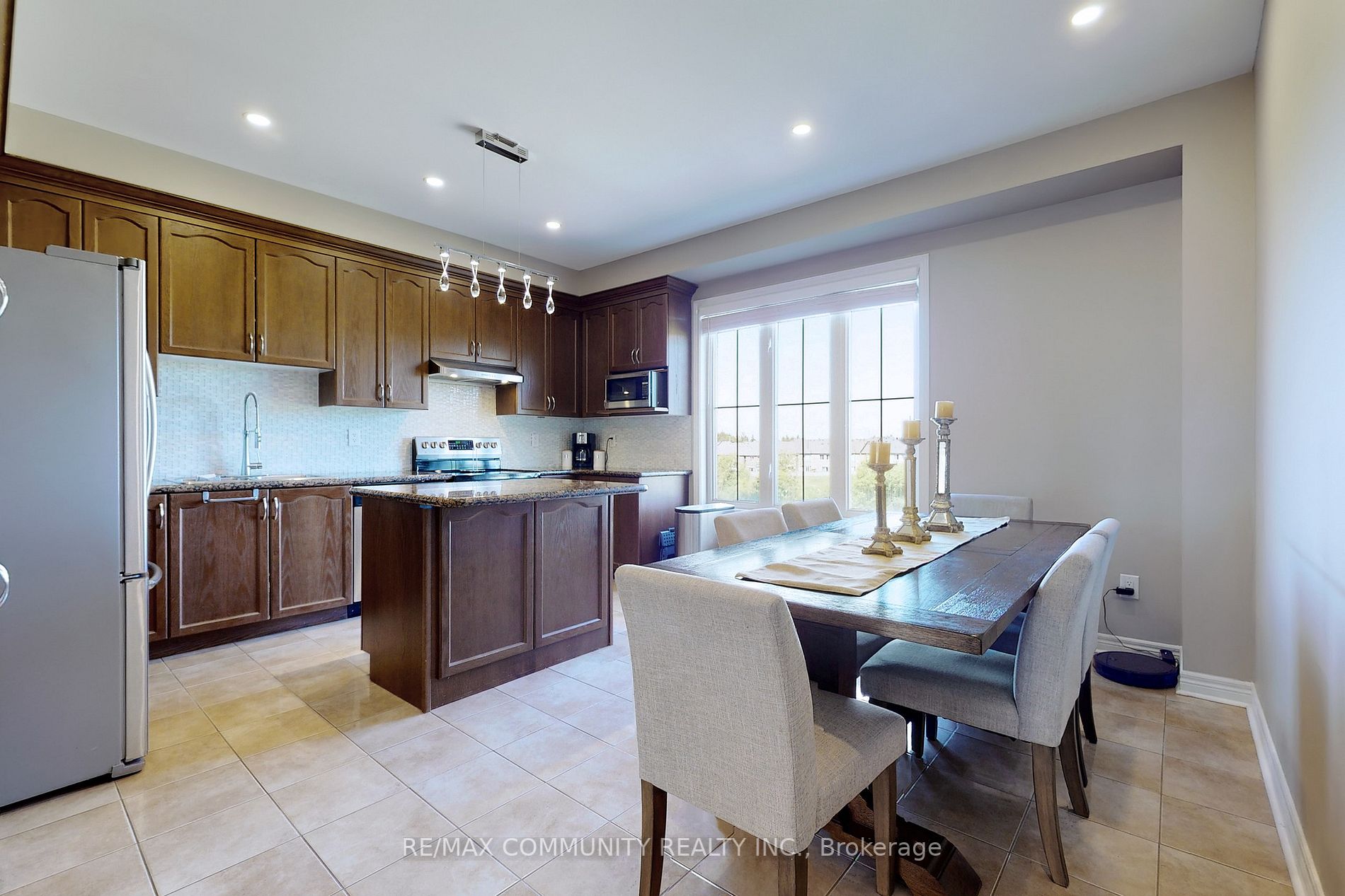 50 Cedar Lake Cres, #50