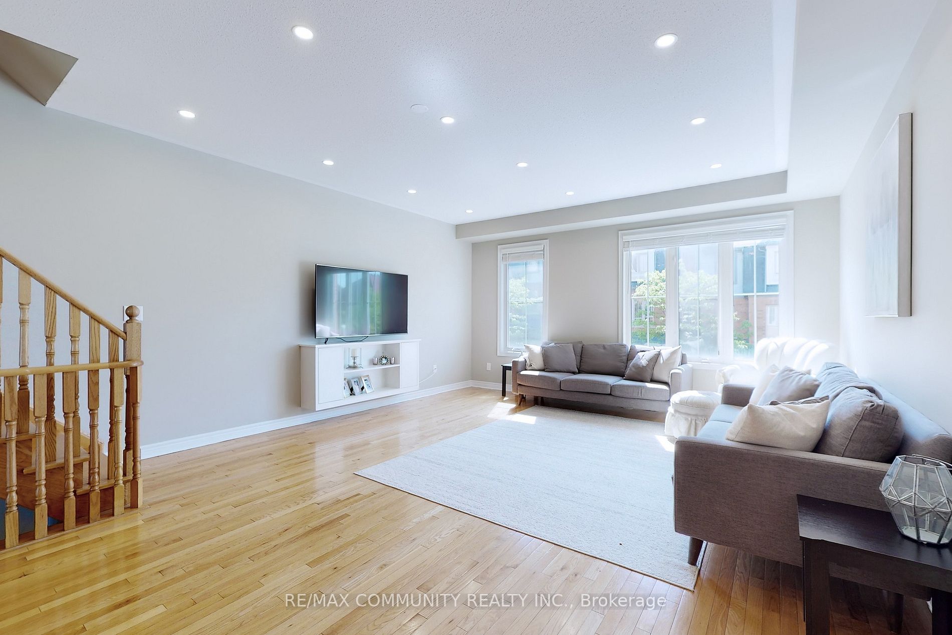 50 Cedar Lake Cres, #50
