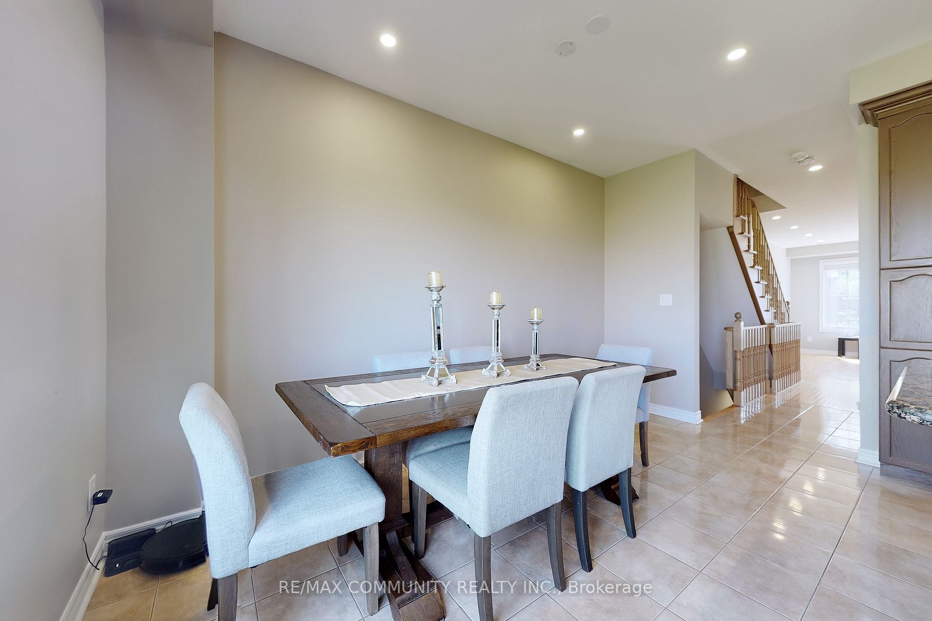 50 Cedar Lake Cres, #50