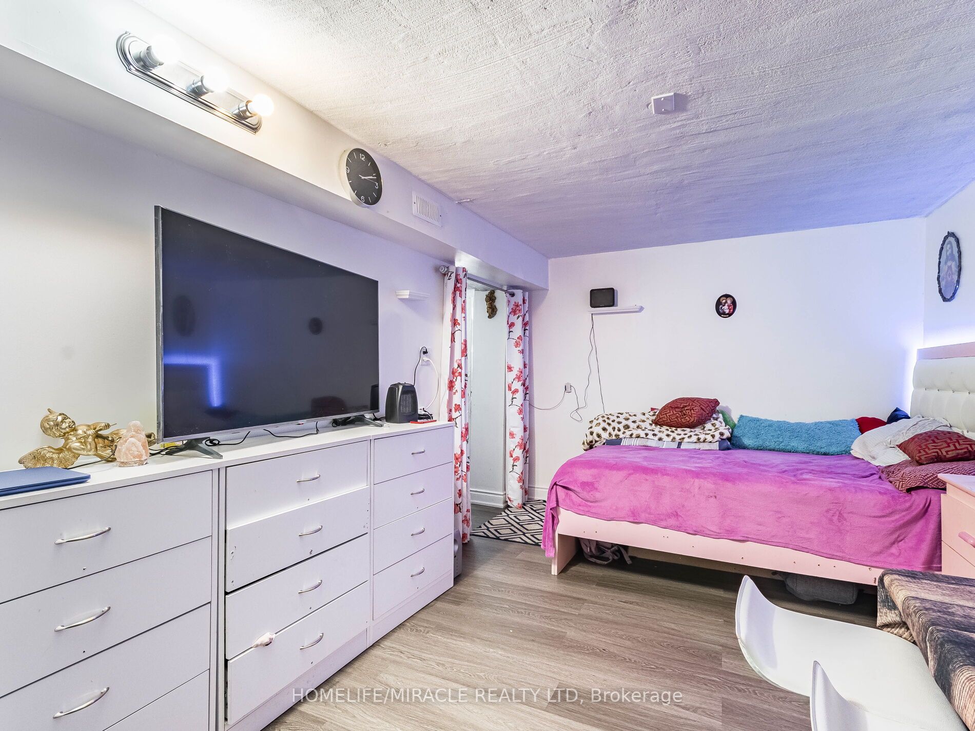 5 Tinton Cres