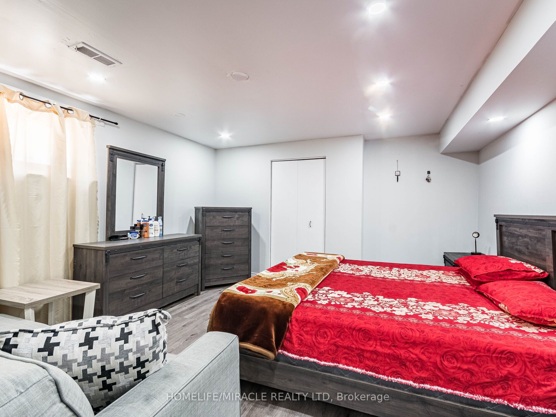 5 Tinton Cres
