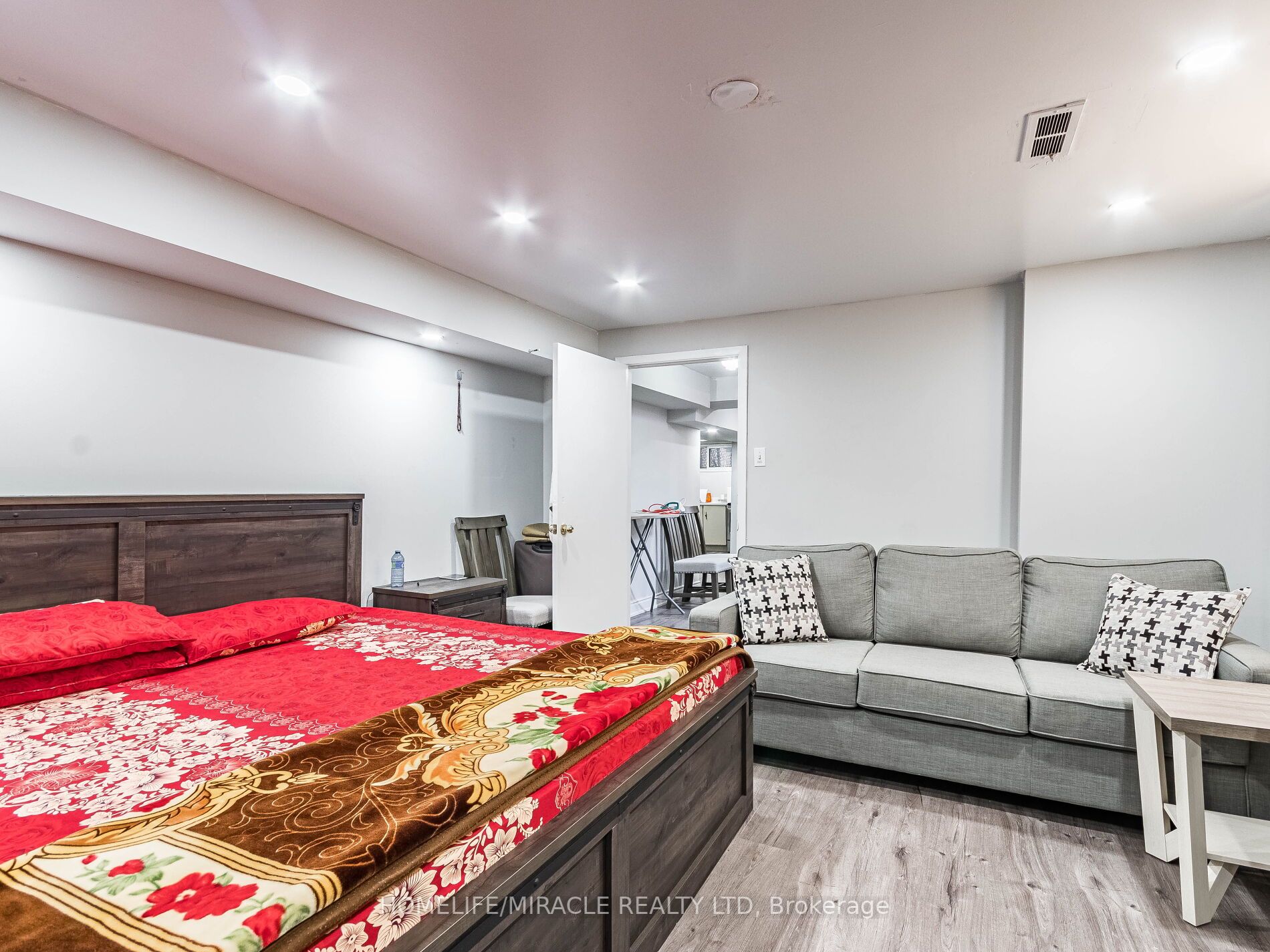 5 Tinton Cres