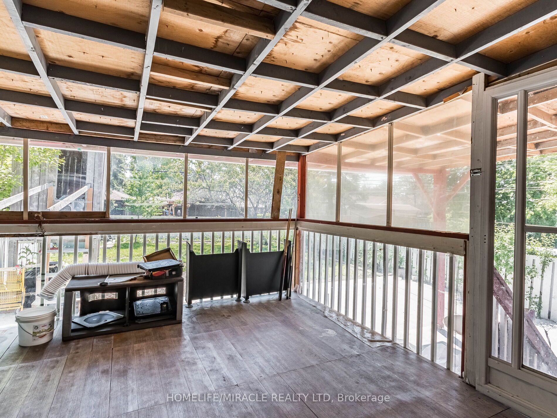 5 Tinton Cres