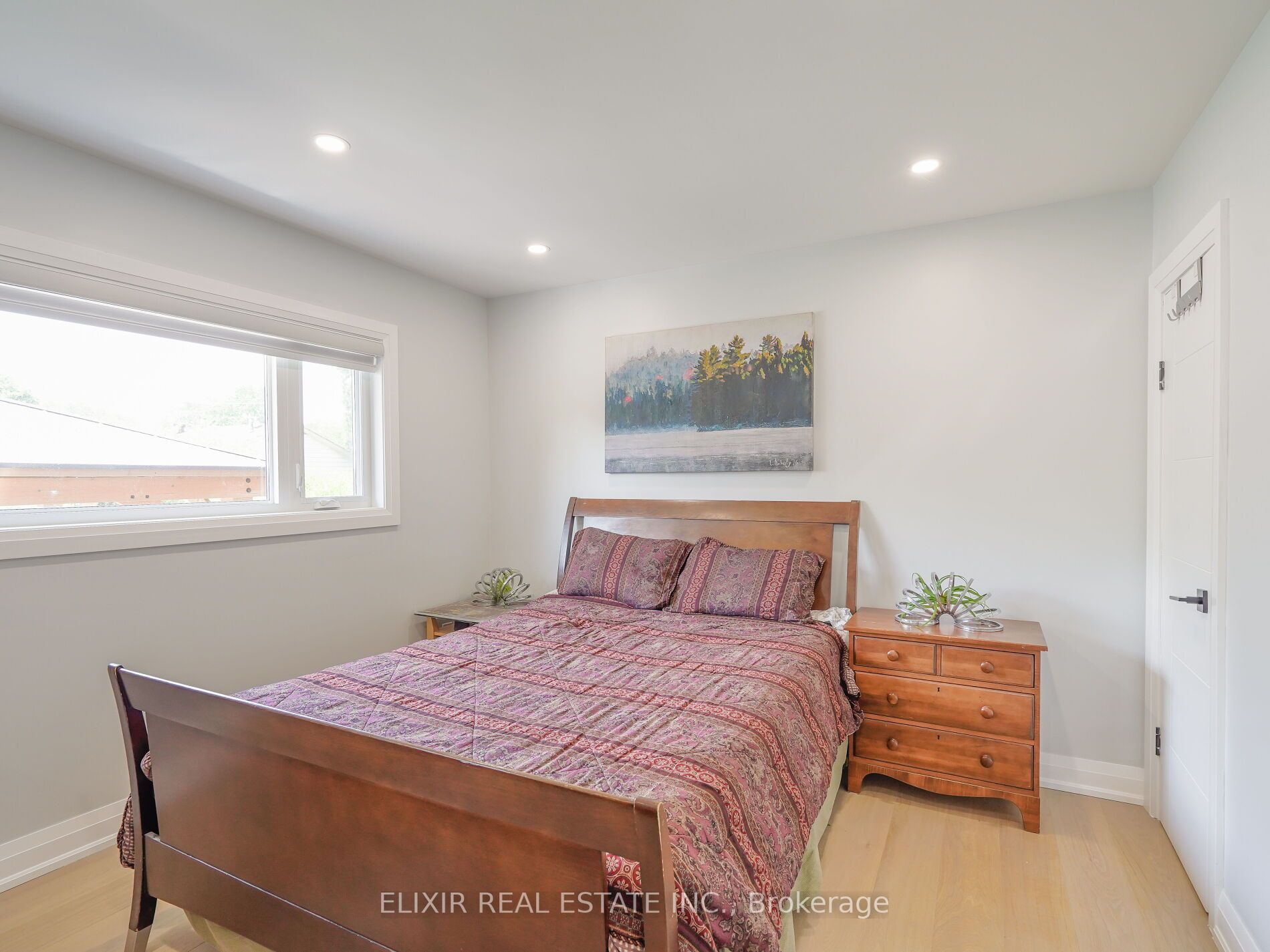 1302 Dunbar Rd E