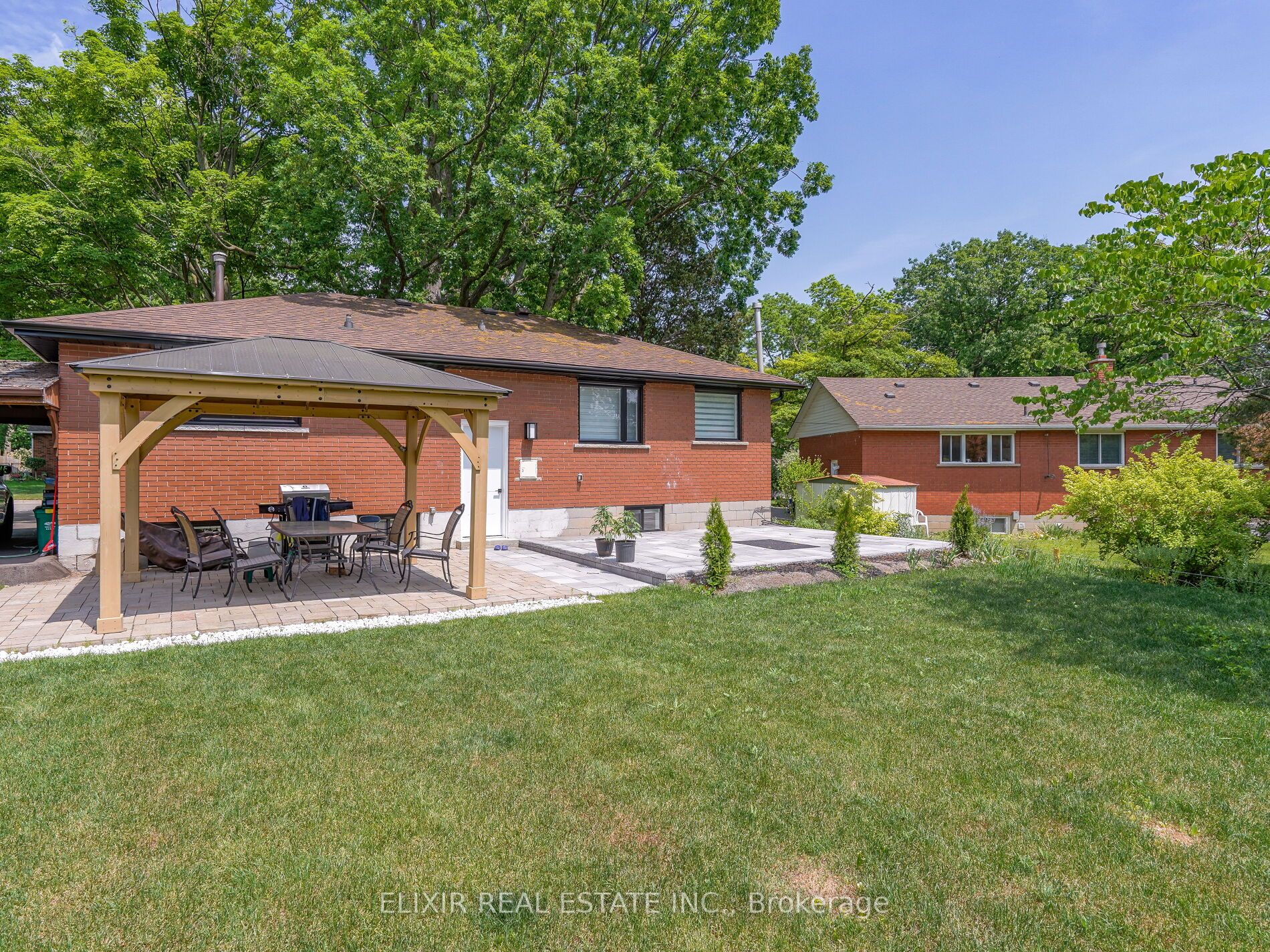 1302 Dunbar Rd E