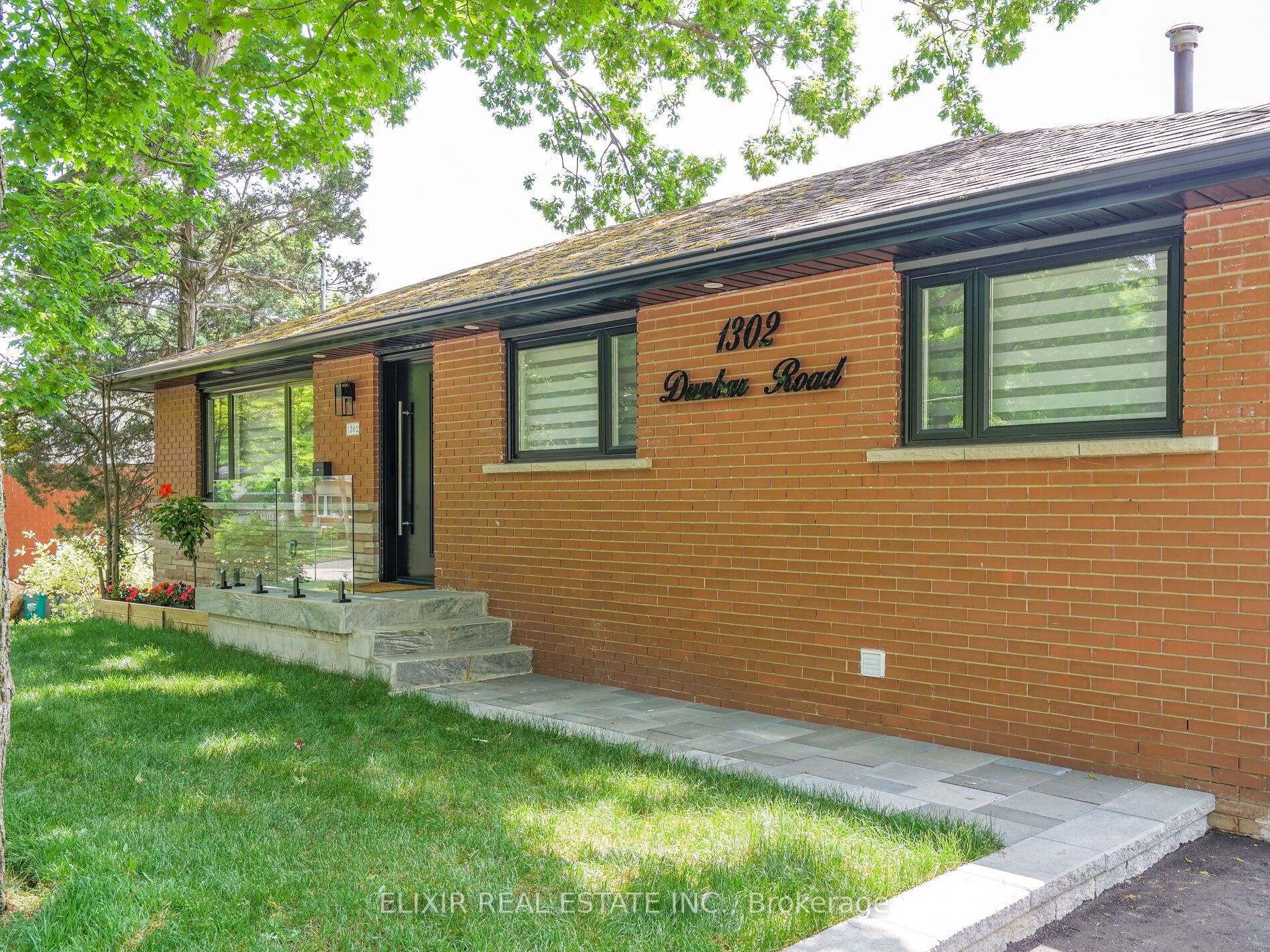 1302 Dunbar Rd E