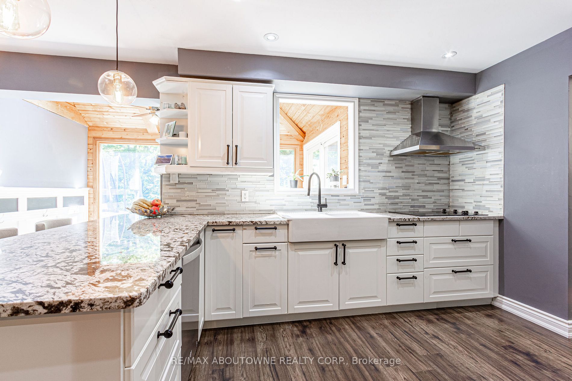 404 Bronte Rd