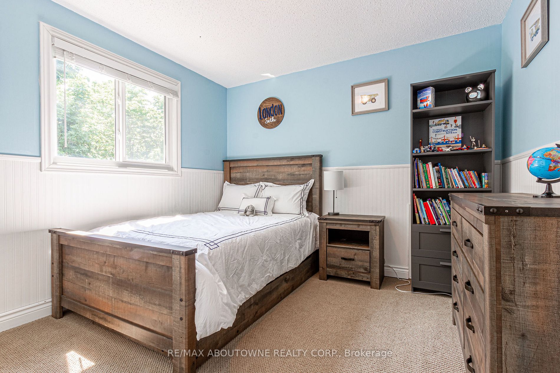 404 Bronte Rd