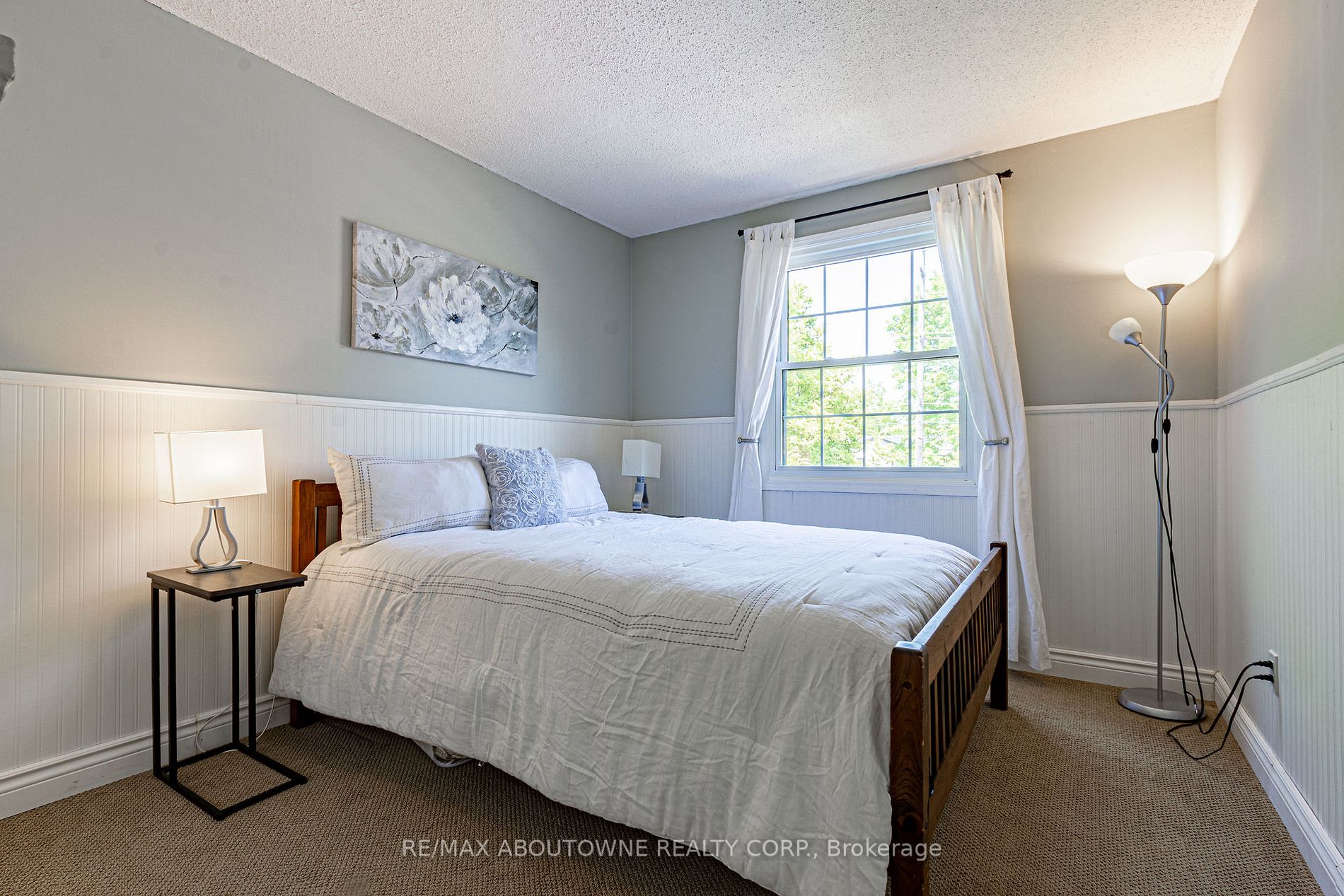 404 Bronte Rd