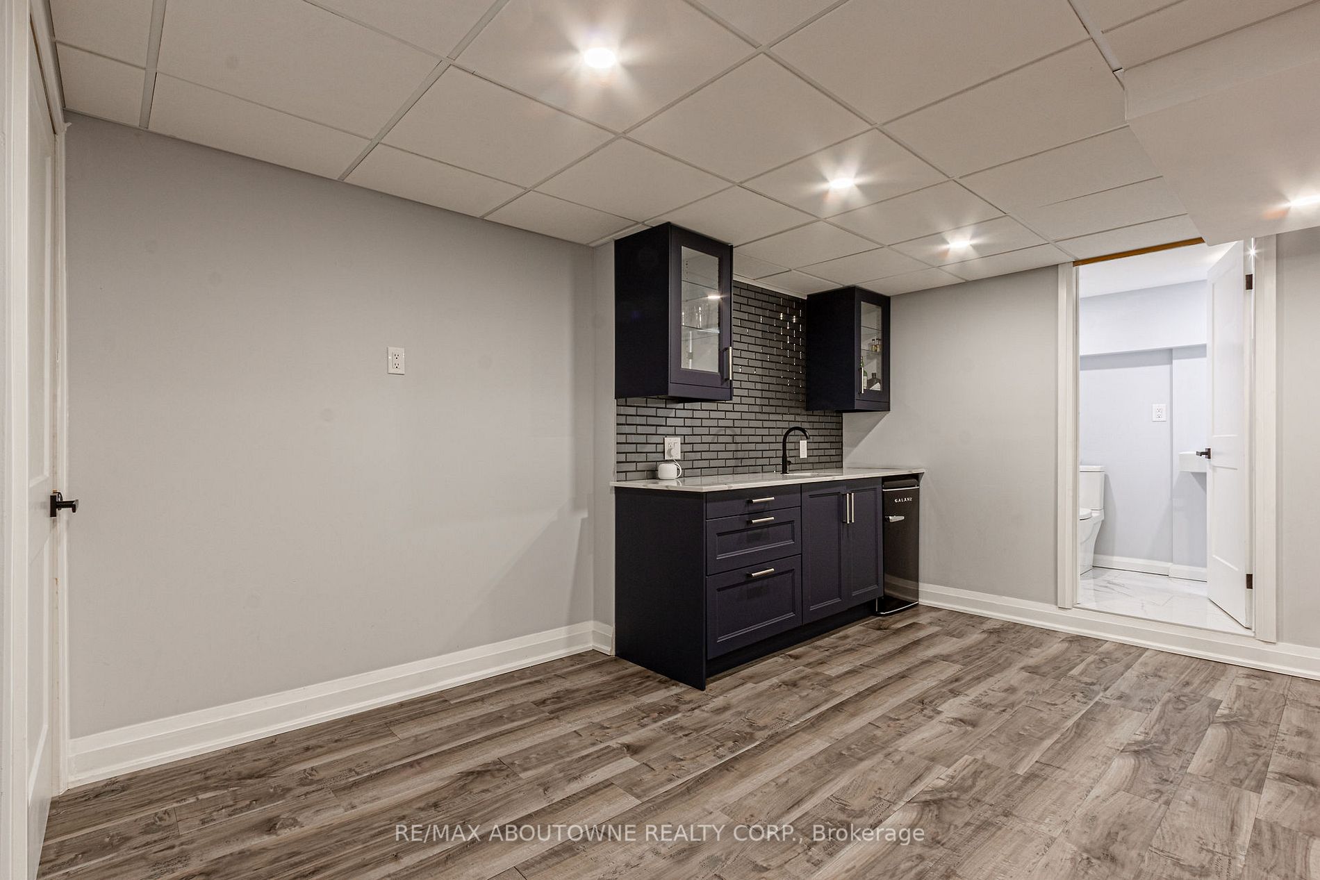 404 Bronte Rd