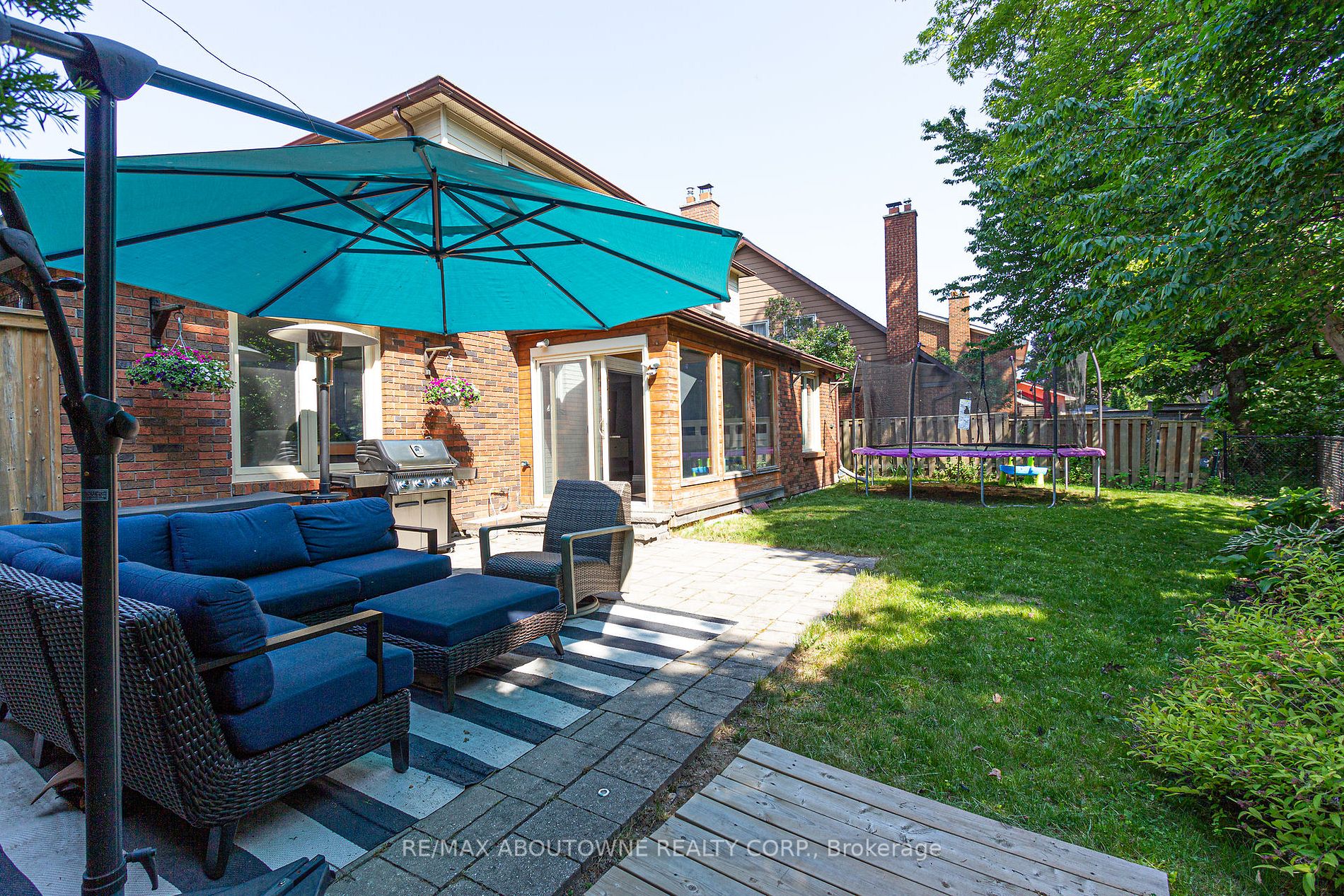 404 Bronte Rd