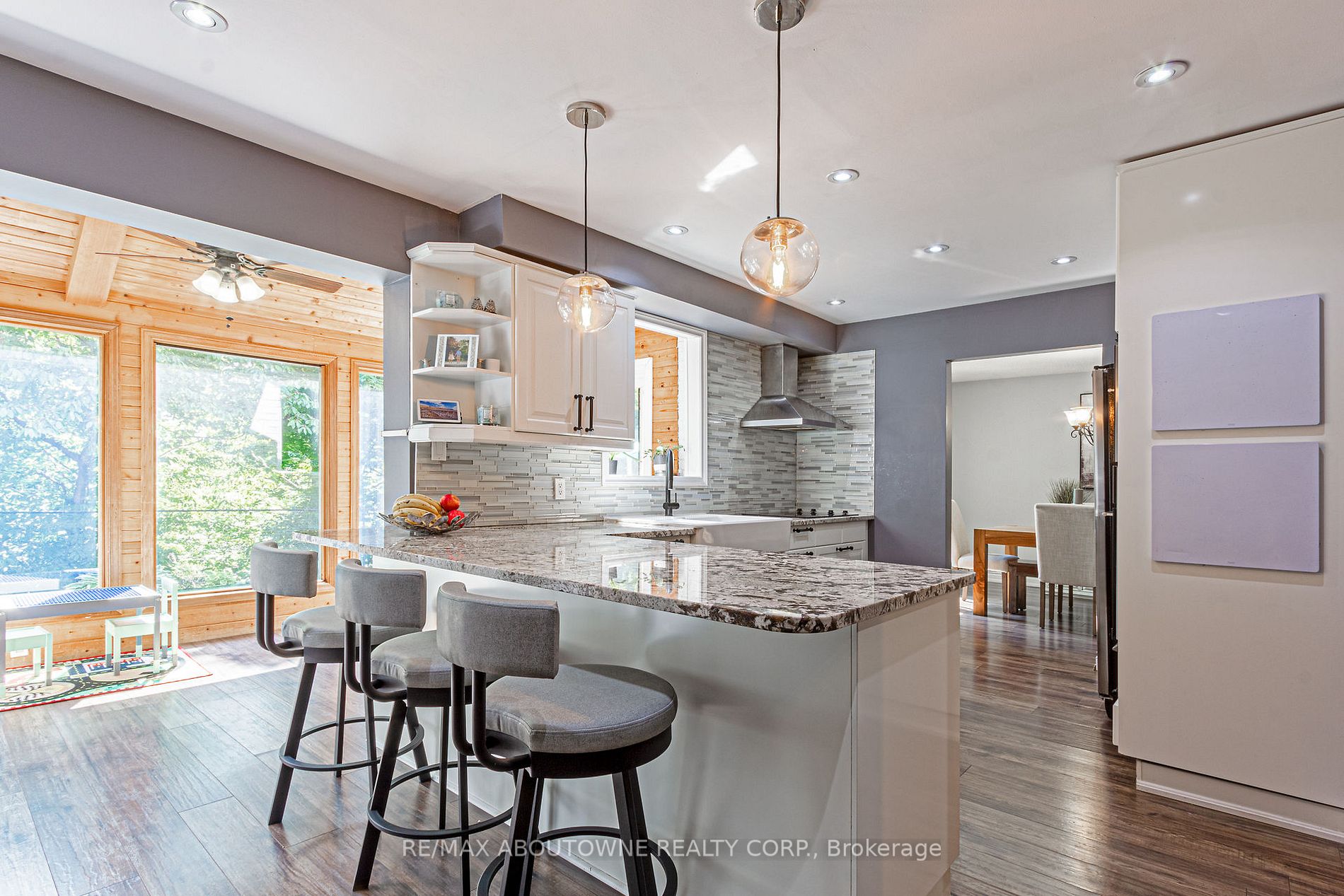 404 Bronte Rd