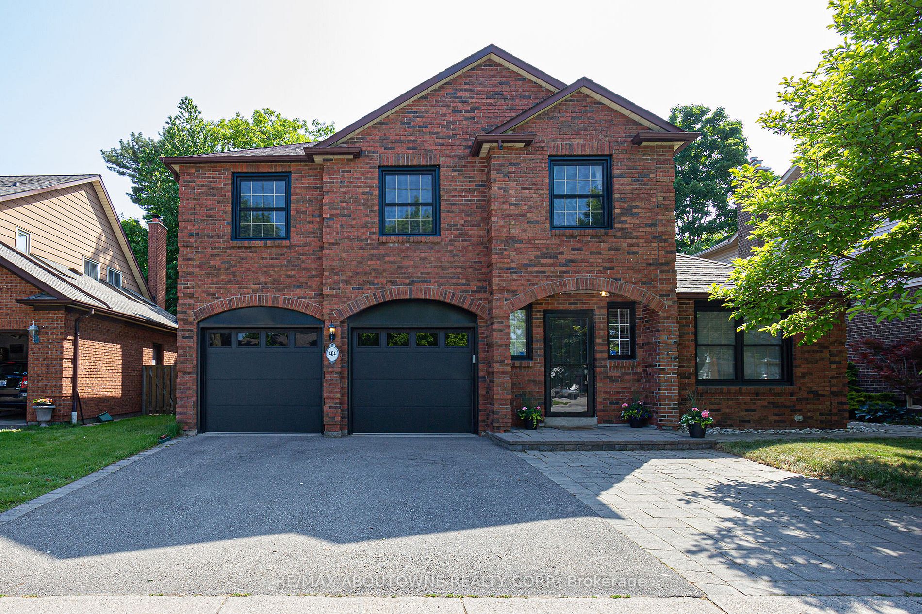 404 Bronte Rd