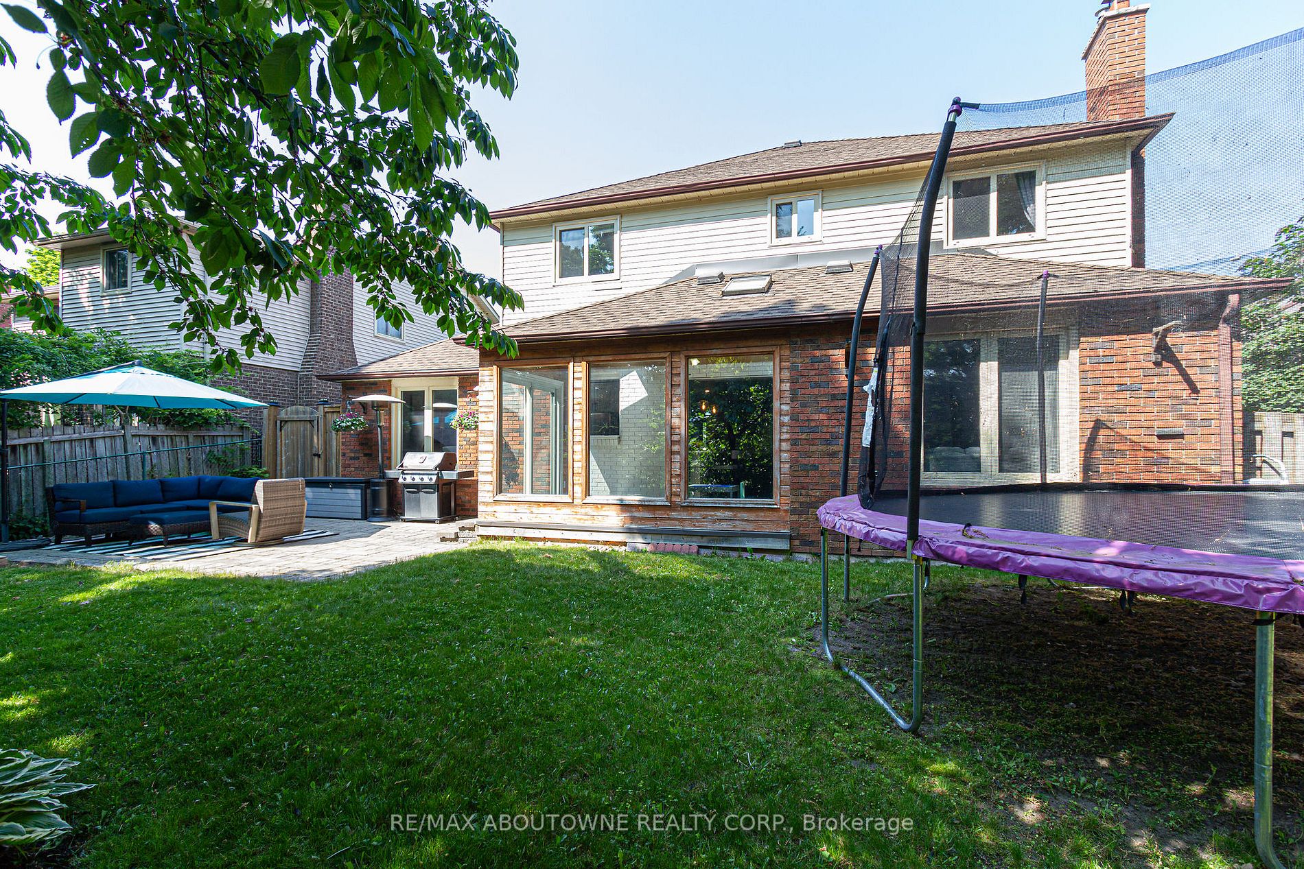 404 Bronte Rd