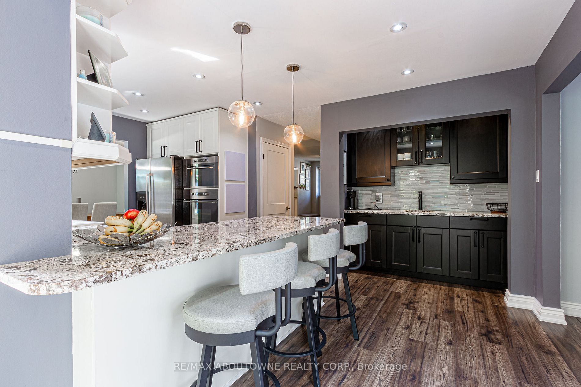 404 Bronte Rd