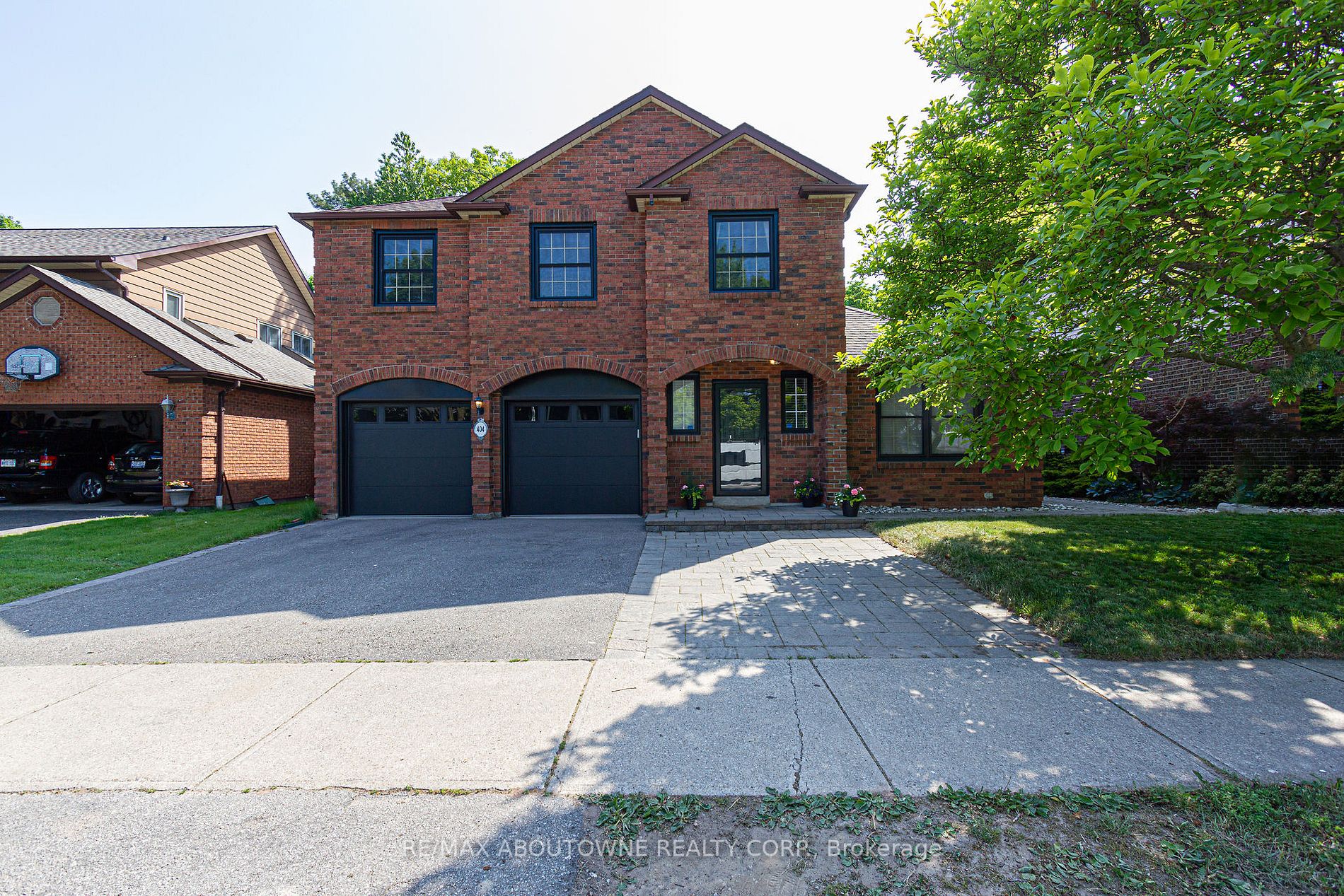 404 Bronte Rd