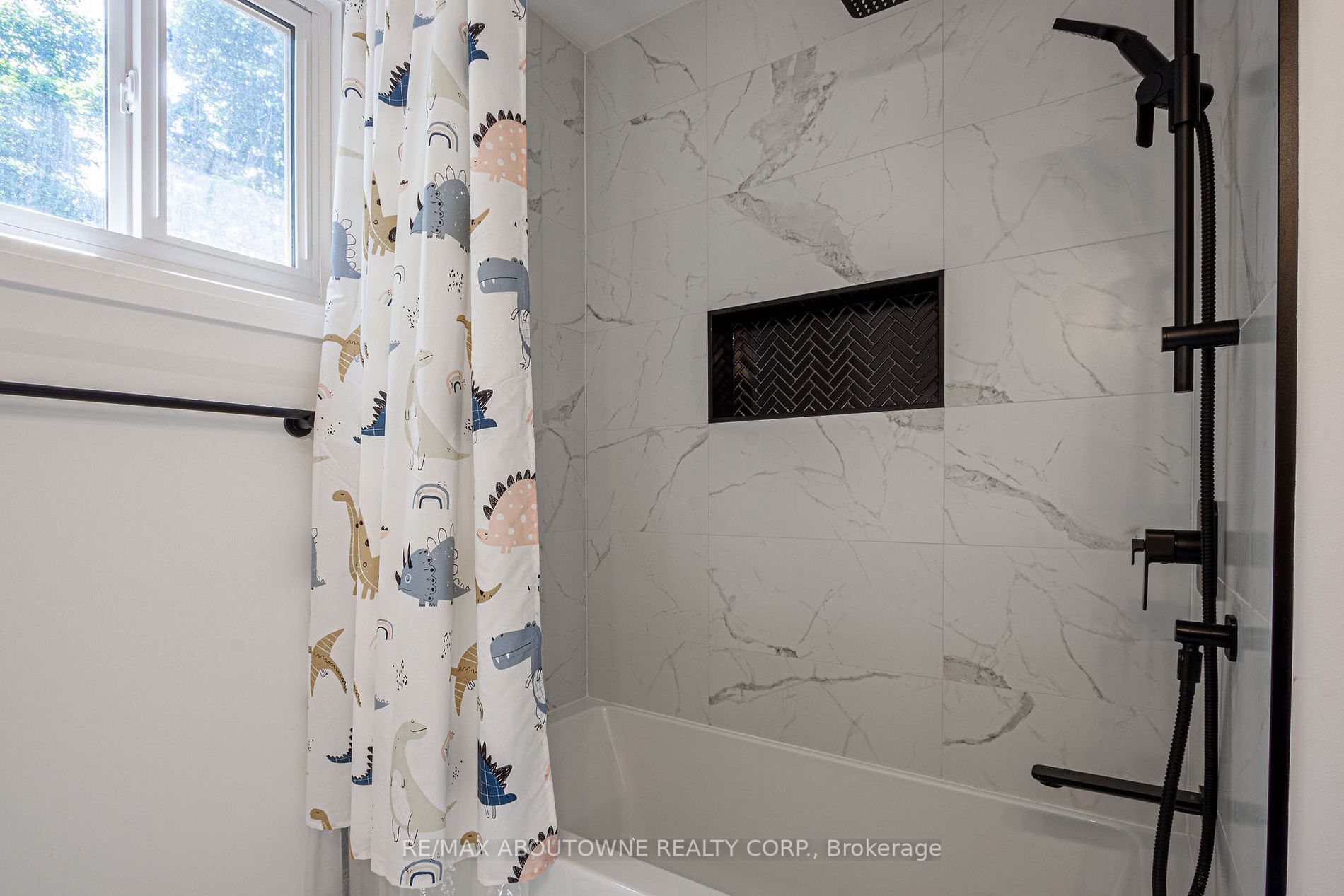 404 Bronte Rd
