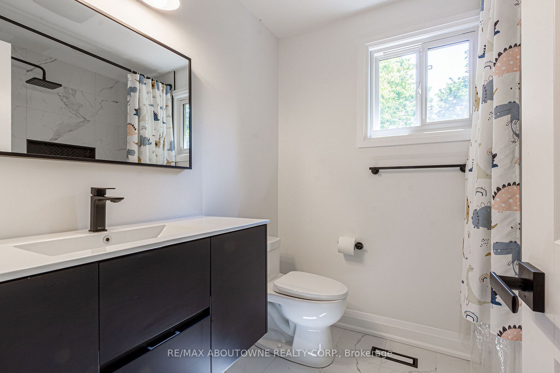 404 Bronte Rd