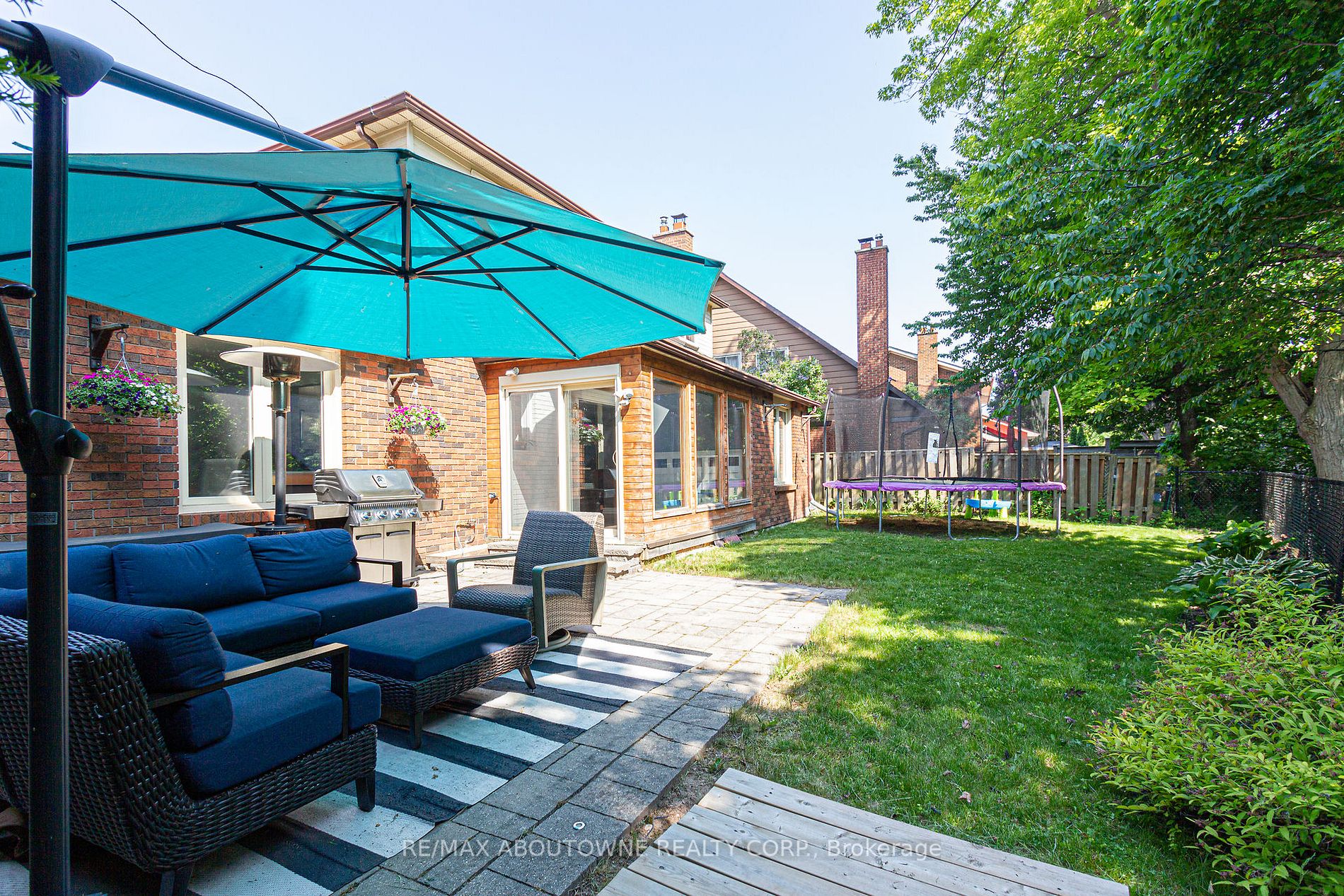 404 Bronte Rd