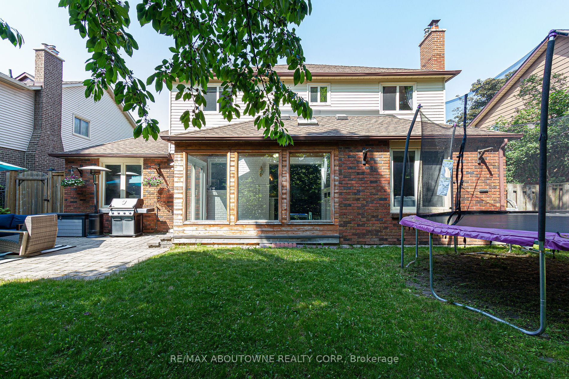 404 Bronte Rd