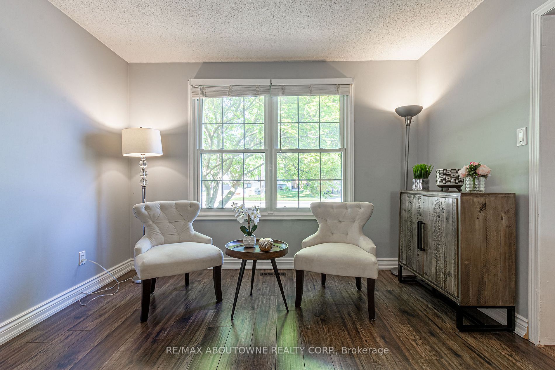 404 Bronte Rd