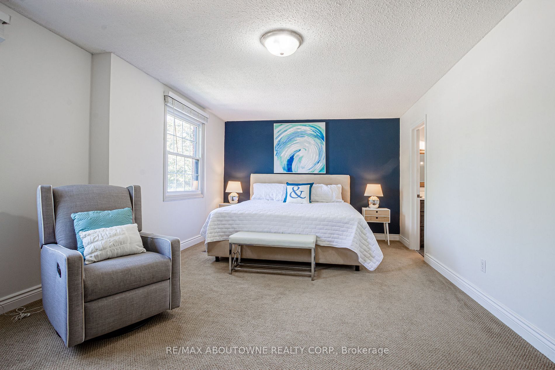 404 Bronte Rd