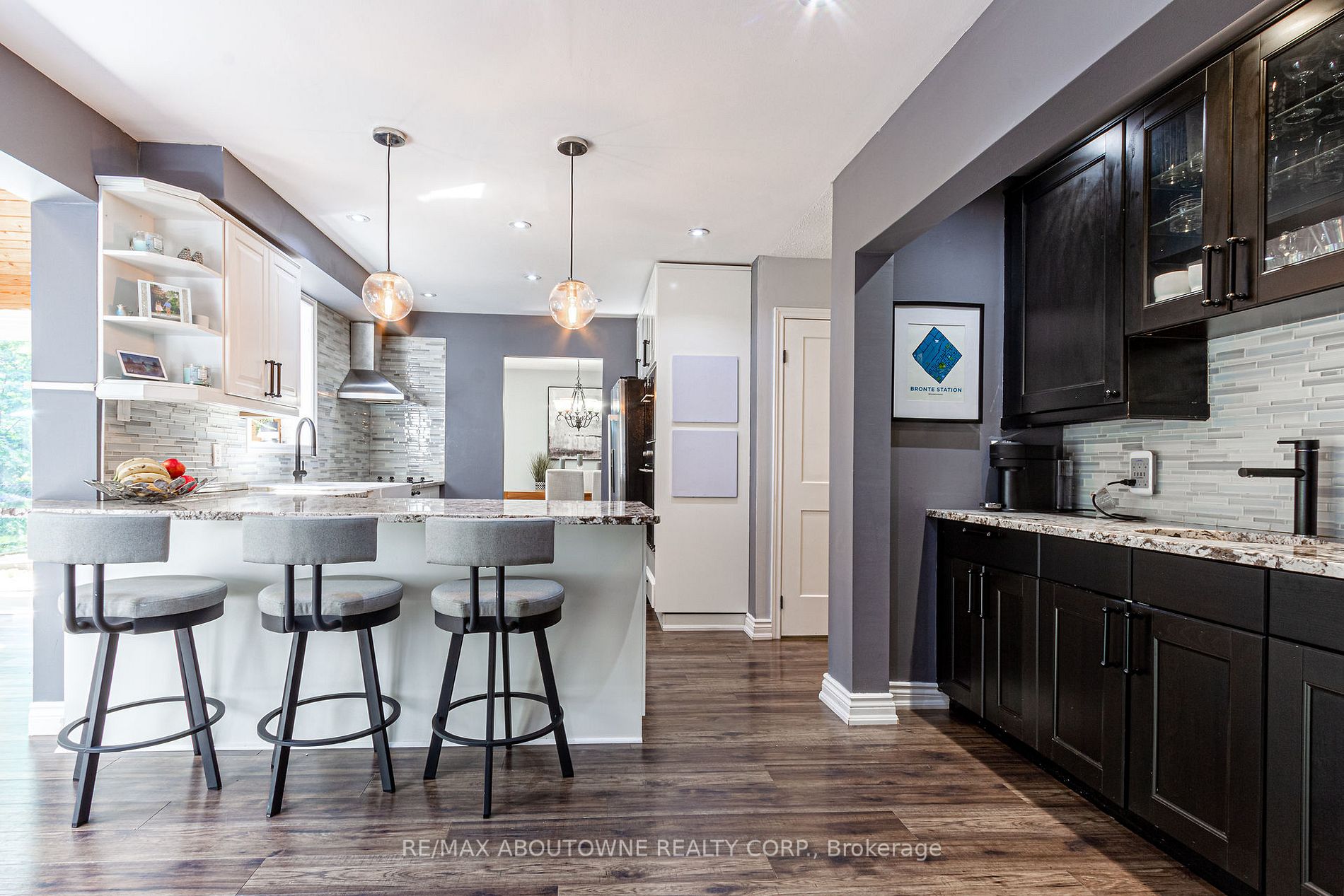 404 Bronte Rd