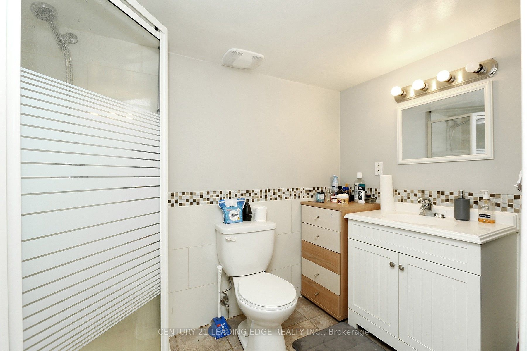 121 Livingston Rd