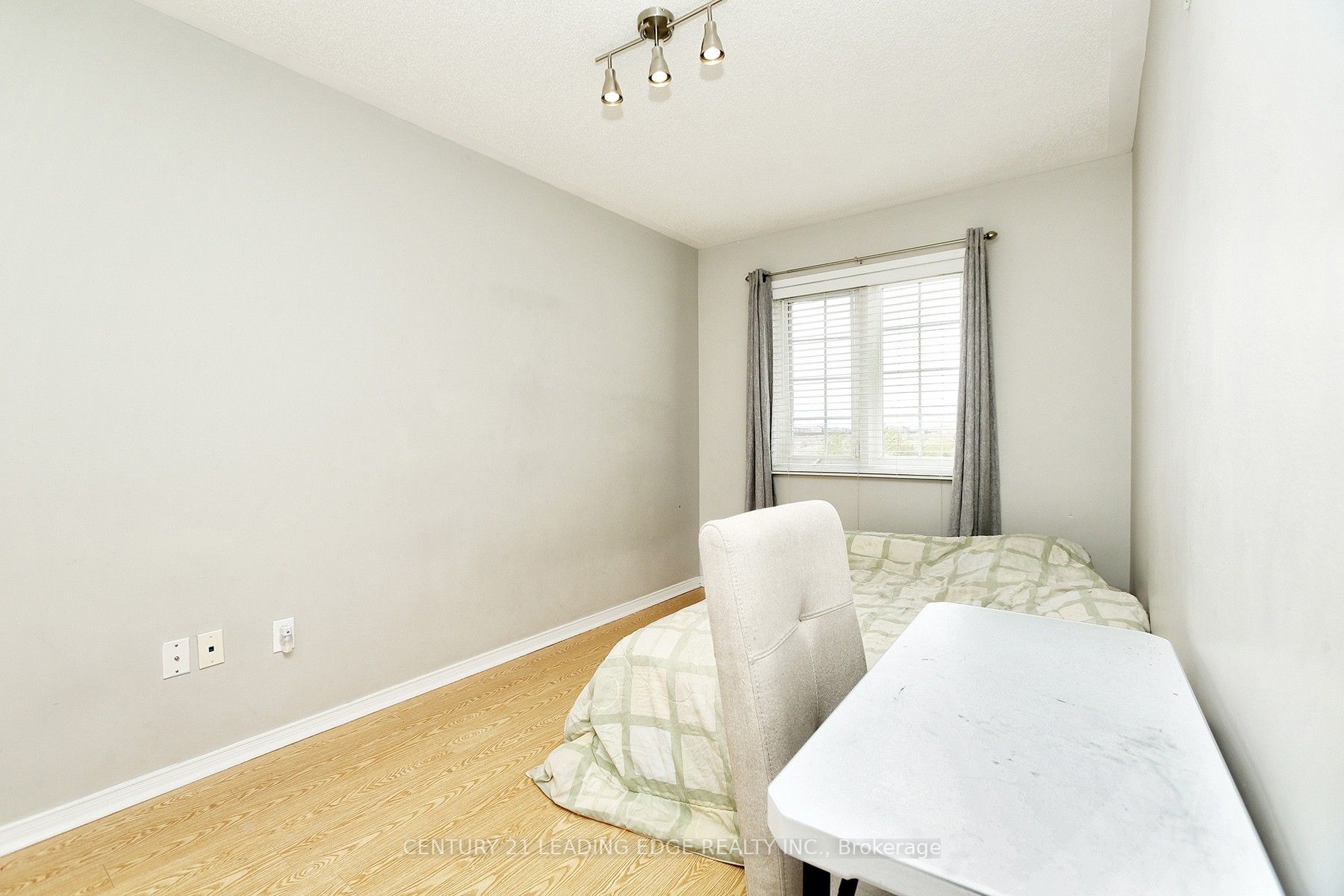 121 Livingston Rd