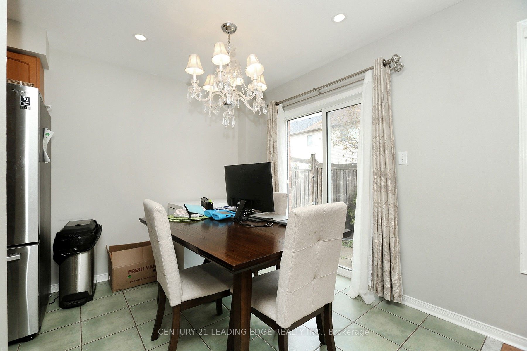 121 Livingston Rd