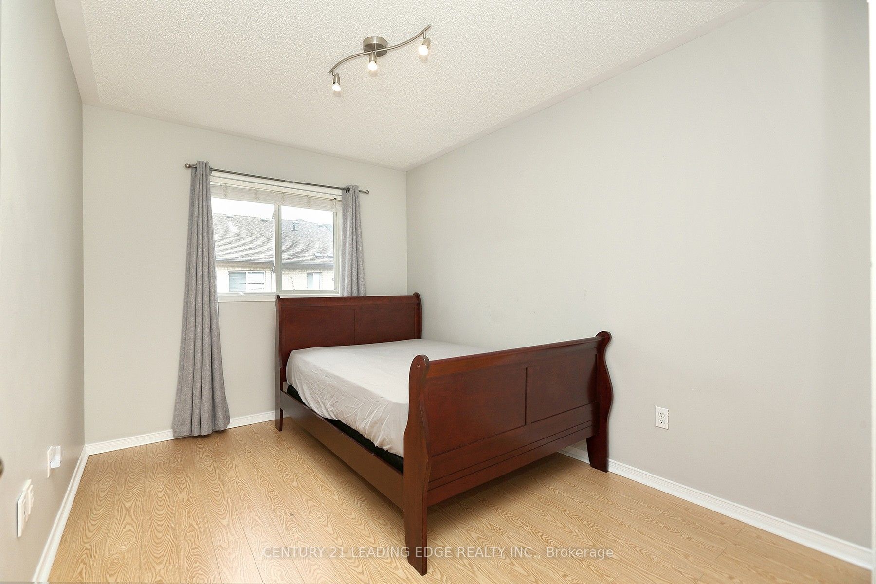 121 Livingston Rd