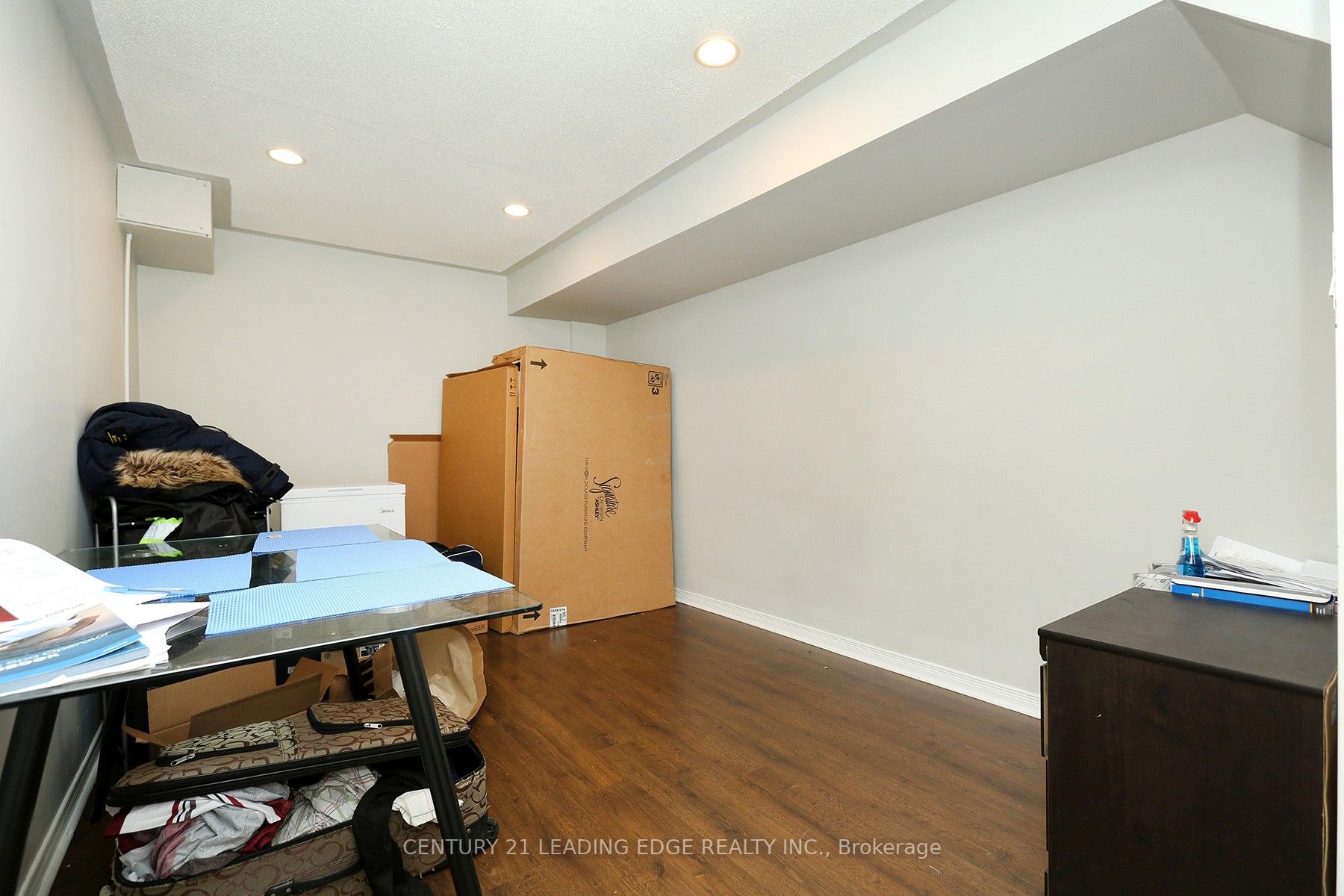 121 Livingston Rd