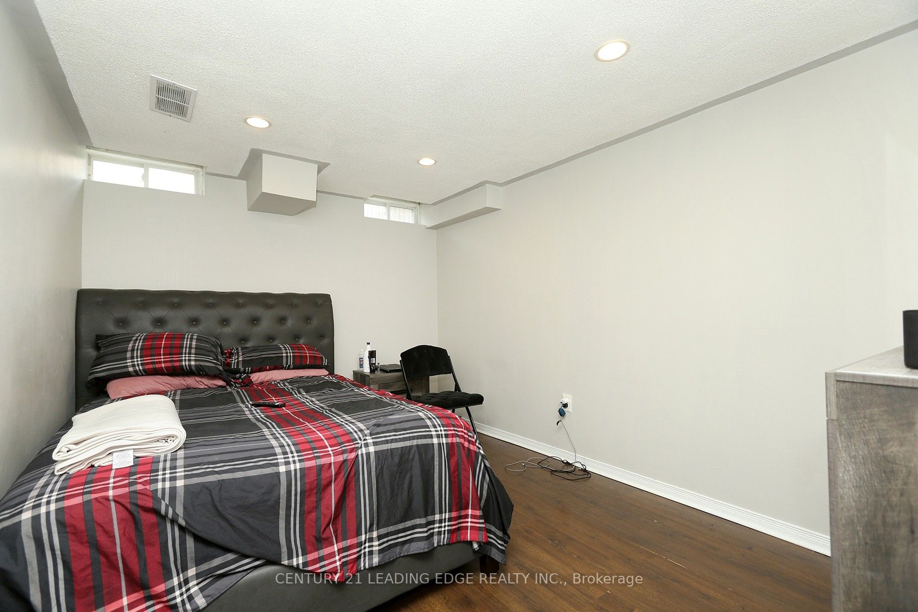 121 Livingston Rd