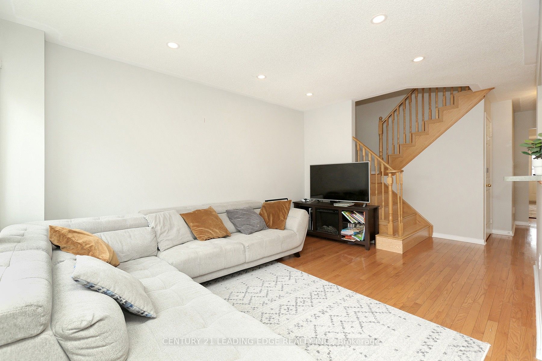 121 Livingston Rd