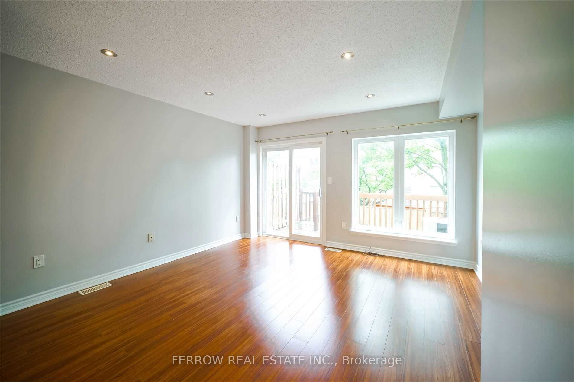 80 Strathaven Dr, #21
