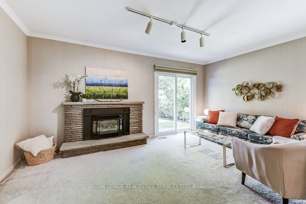 38 Cedarcrest Dr
