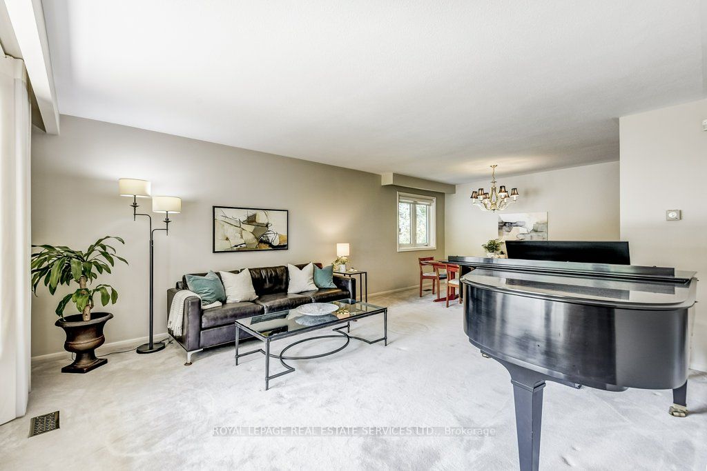 38 Cedarcrest Dr