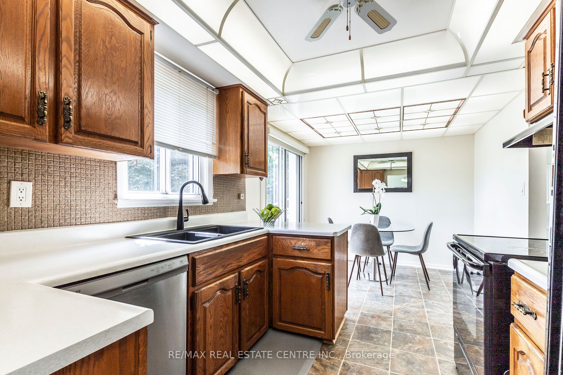 1174 Conyers Cres