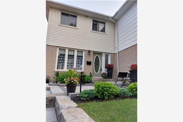 521 Boismere Crt