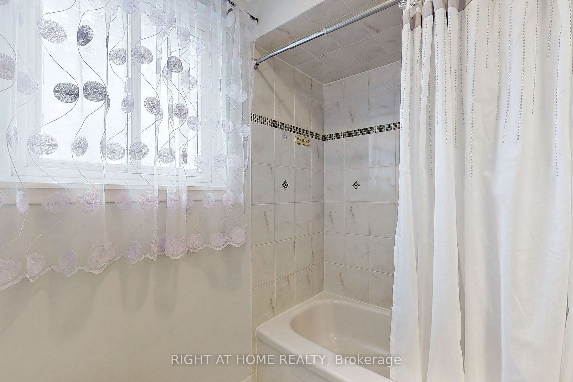 521 Boismere Crt