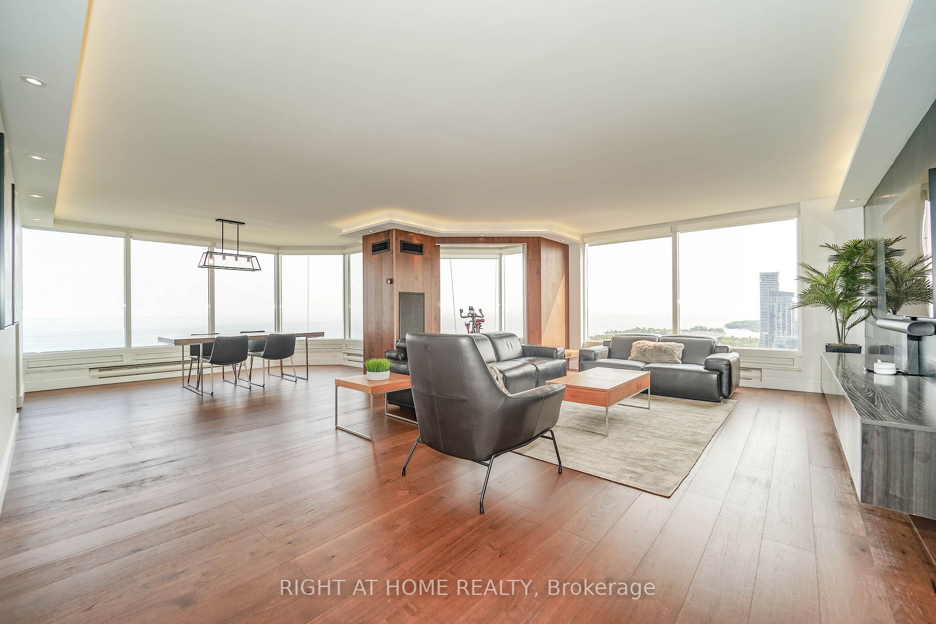 1 Palace Pier Crt, #3906