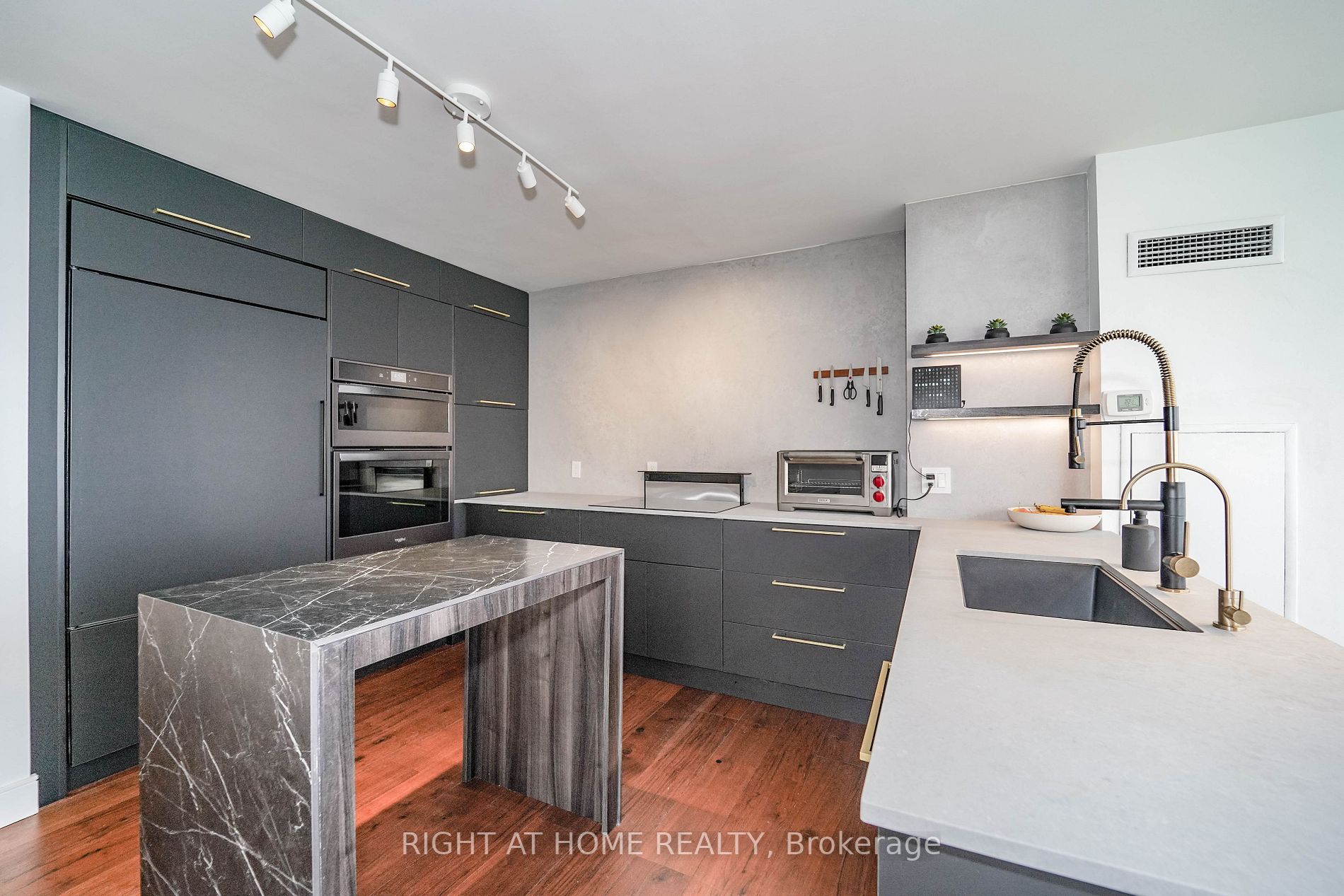 1 Palace Pier Crt, #3906