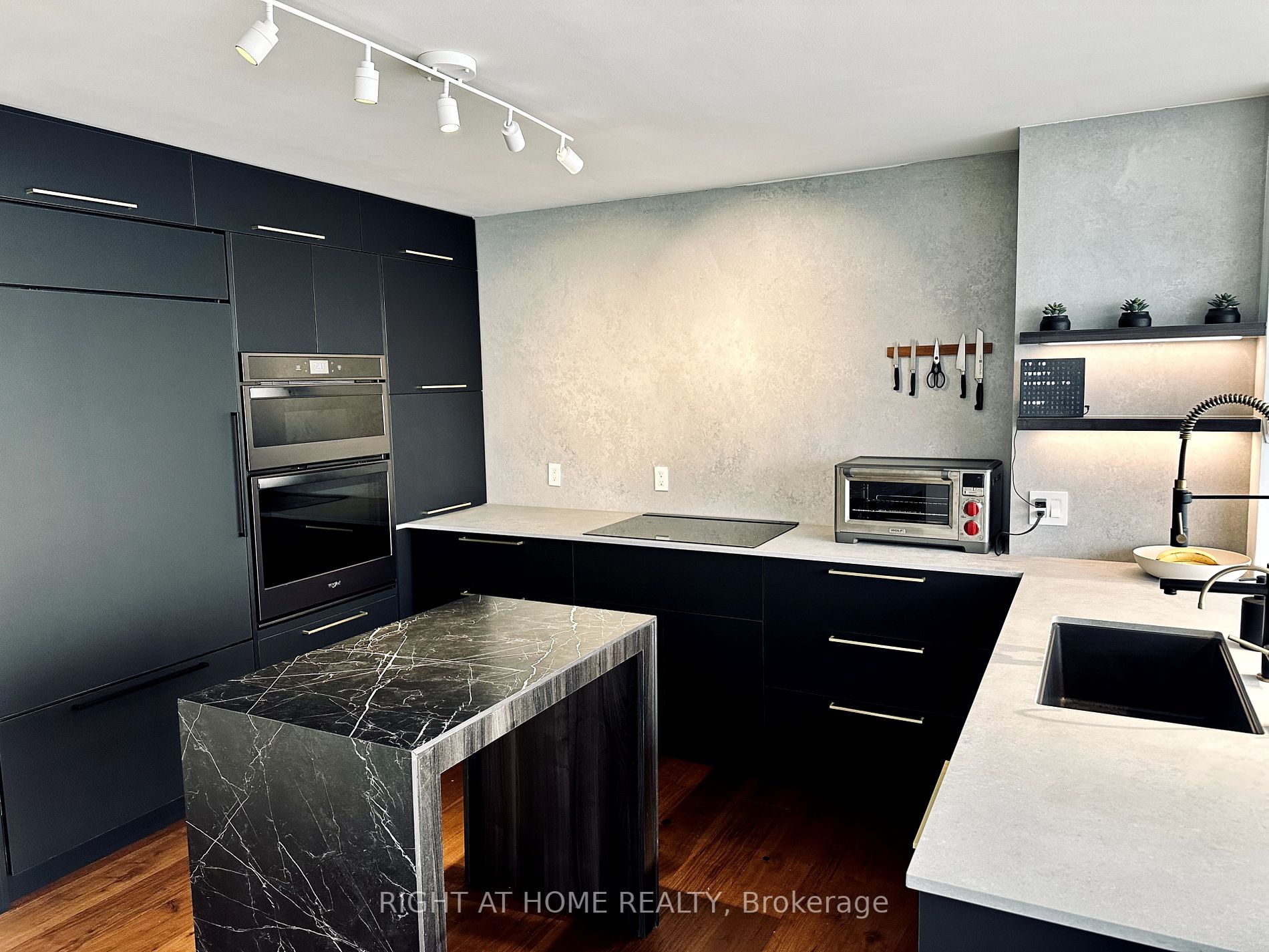 1 Palace Pier Crt, #3906