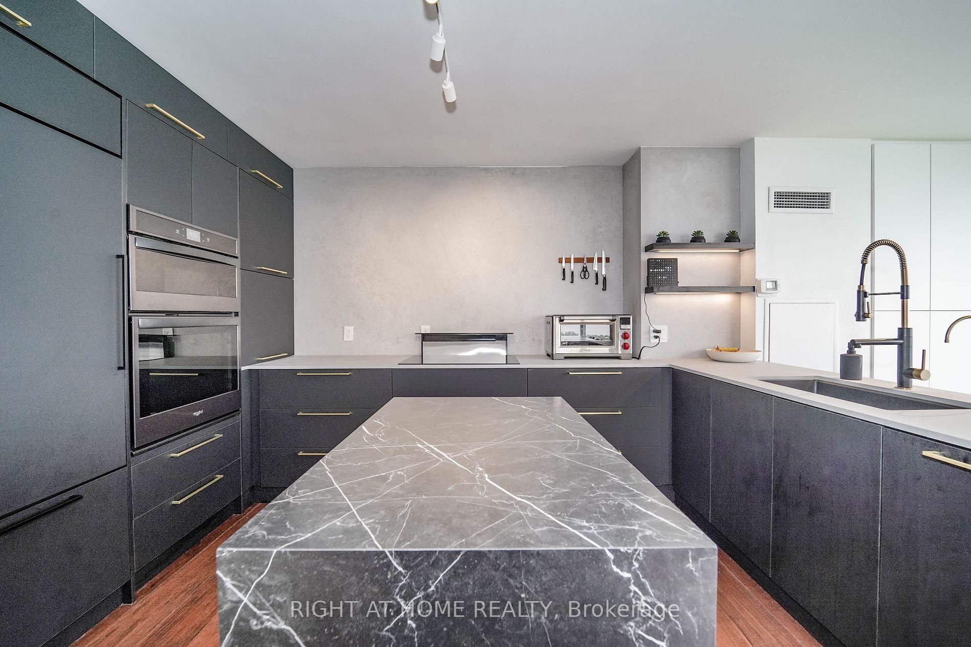 1 Palace Pier Crt, #3906