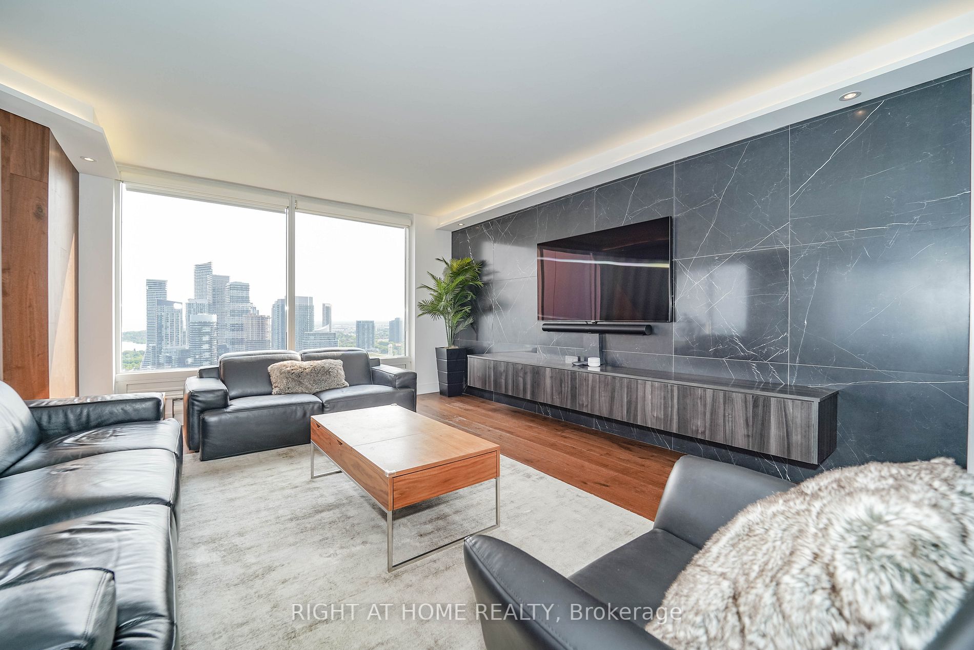 1 Palace Pier Crt, #3906