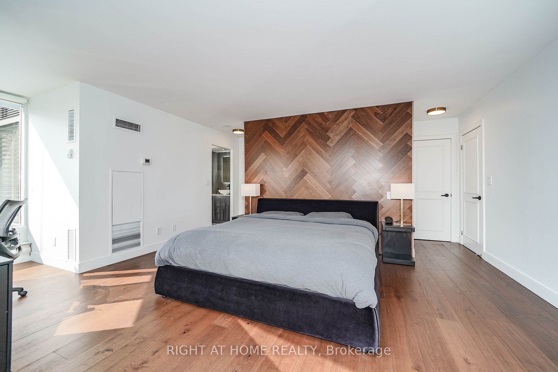 1 Palace Pier Crt, #3906